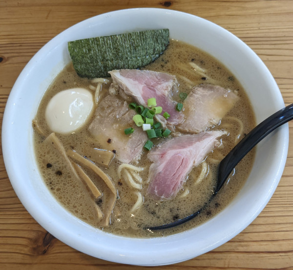 「こってり醤油 + 味玉」@ラーメン屋 桑原亭 東川口店の写真