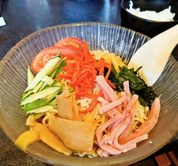 「冷やし中華+半ライス無料」@麺屋とりたけの写真
