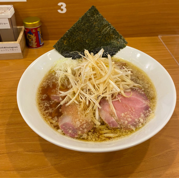「醤油チャーシュー¥1200&醤油専用ネギトッピング¥150」@しののめヌードルの写真
