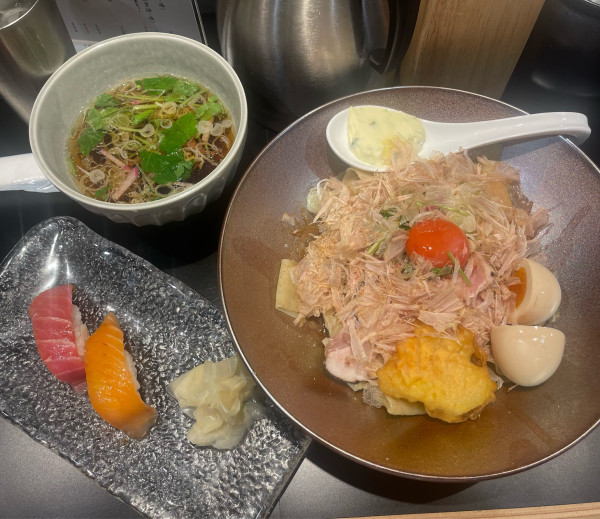 「特選冷やし油そば＋握り2貫セット」@ワタリガラスの写真