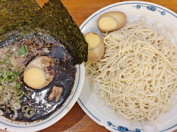 「つけめんブラック（中）＋味玉」@らあめん 渋英の写真