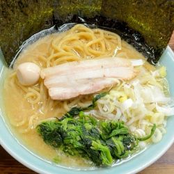 藤家セット（並）豚骨醤油・餃子（3個）・並ごはん 980円