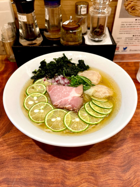「【限定】酢橘の冷やしそば TP 海老ワンタン」@三馬路 東京店の写真