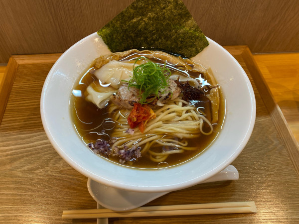 「限定冷やしエビワンタン正油らーめん980円」@らーめん 心麦の写真