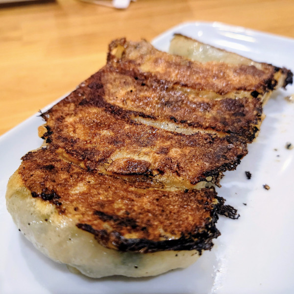 「チーズ餃子」@利尻昆布ラーメン くろおび 六本木店の写真