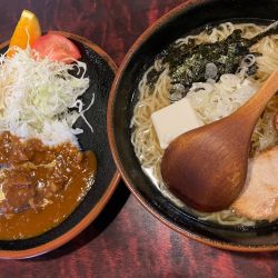 冷やしラーメンとカレーのセット：950円