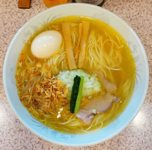 「塩ネギラーメン＋揚げネギ増量＋半熟煮卵＋ビール（中瓶）」@ラー麺専門店 こしがやの写真