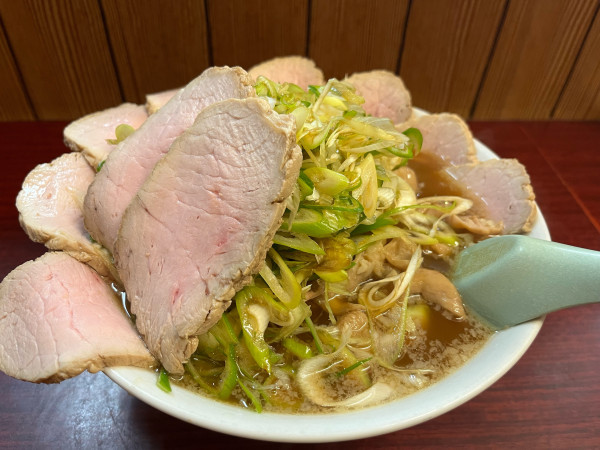 「ホルモンチャーシューネギネギ中盛」@関越ラーメン 仙龍の写真