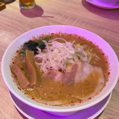 桃色フードコートの画像