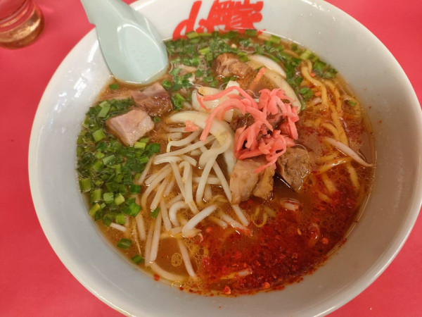 「ピリ辛とんこつラーメン」@山岡家 狭山店の写真