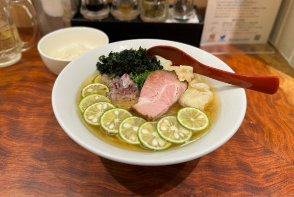 「【限定】酢橘の冷やしそば、海老ワンタン、追い飯」@三馬路 東京店の写真