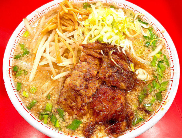 「味噌パイカラーメン（700円）」@ラーメンスタンド とん平食堂の写真