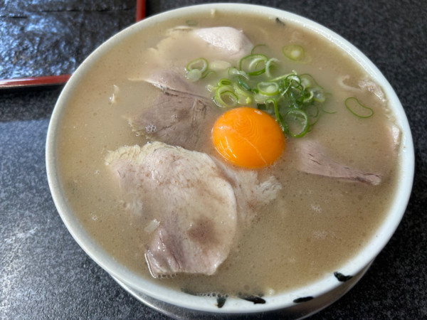 「卵黄入りラーメン（やわ）＋焼海苔」@いちげん。の写真