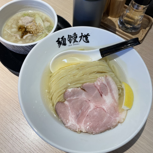 「北海道三大昆布水 余市麦豚のつけ麺 1,350円」@麺 鍾馗の写真
