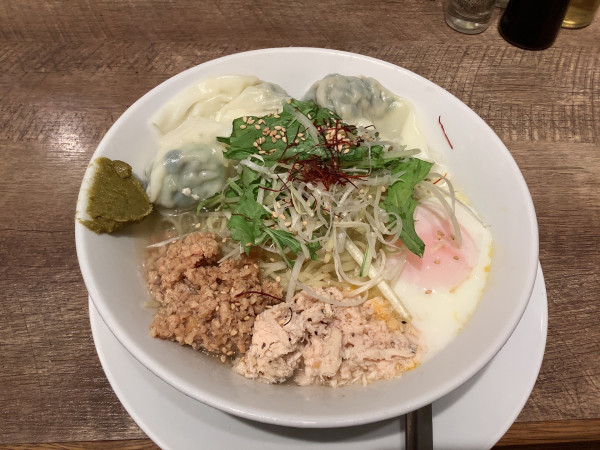 「冷やし塩鶏わんたんめん　990円」@広州市場 横浜ポルタ店の写真