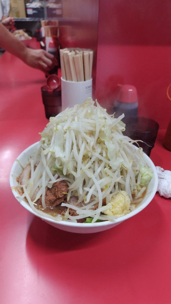 「令6·8·6ラーメン並硬め(850円)ニンニクヤサイマシ」@ラーメン二郎 一橋学園店の写真