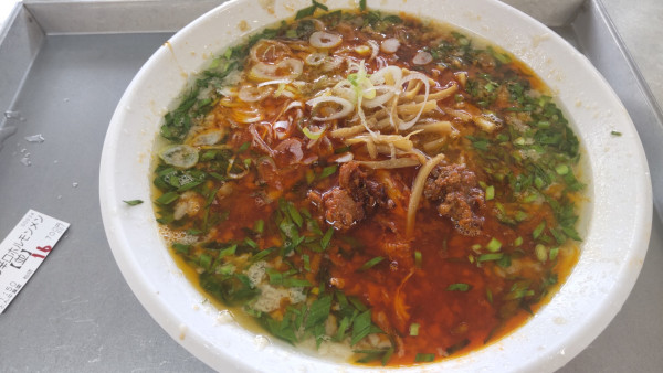 「辛口ホルモンメン700円」@とん平食堂 柏店の写真