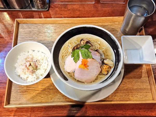 「浅利とムール貝の汐そば、ガリバタ飯」@麺処しろくろの写真