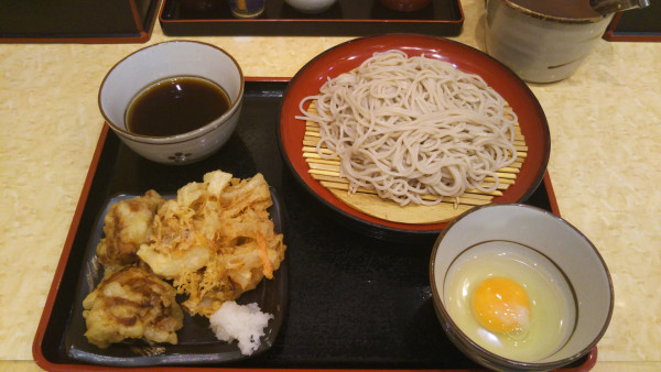 「鳥からせいろ、かき揚げ、玉子」@小諸そば 新宿一丁目店の写真