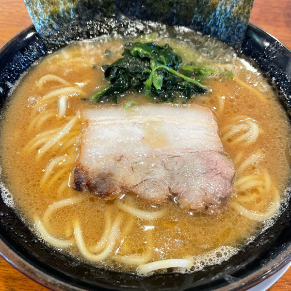 「濃厚鶏豚骨ラーメン 850円　小ライス」@ラーメン・つけ麺 おきるの写真