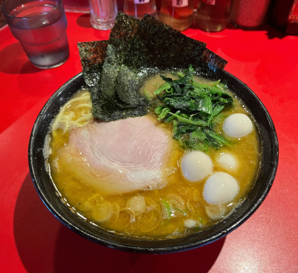 「ラーメン¥900+うずらの玉子¥100」@厚木家の写真