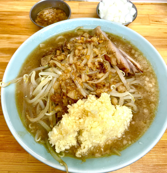 「小ニンニクアブラ+生タマネギ」@ラーメン工藤の写真