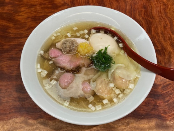 「特製塩そば」@三馬路 東京店の写真