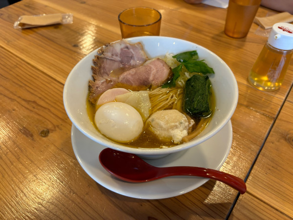 「特製中華そば塩（1100）」@麺屋琥珀の写真