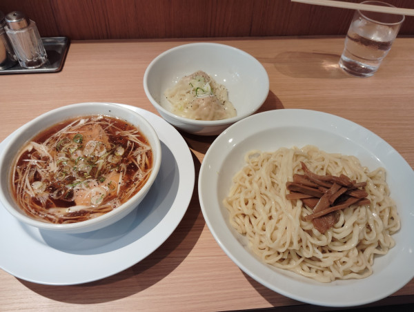 「つけ麺　　950円　　　　ワンタン2個　　200円」@中華そば やなぎやの写真