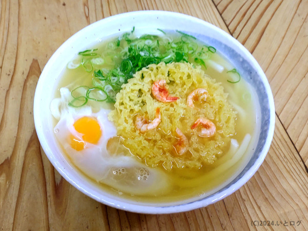 「海老天うどん（＋生卵）」@弥太郎うどんの写真
