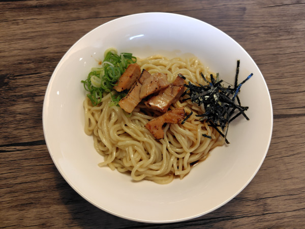 「汁なしラーメン中太麺600円（SNSフォロワー限定）」@CaravanTTRの写真