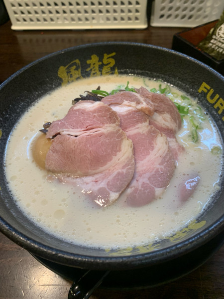 「とんこつラーメン」@とんこつラーメン 博多風龍 大宮東口駅前店の写真
