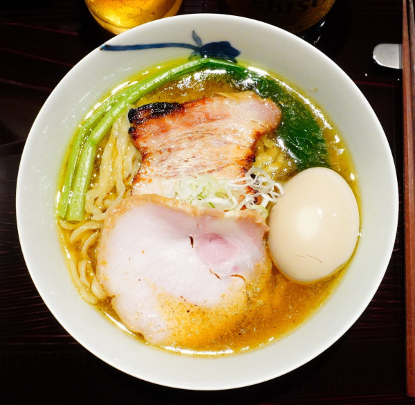 「塩（中太手もみ麺）＋味玉＋エビスビール」@麺 みつヰの写真