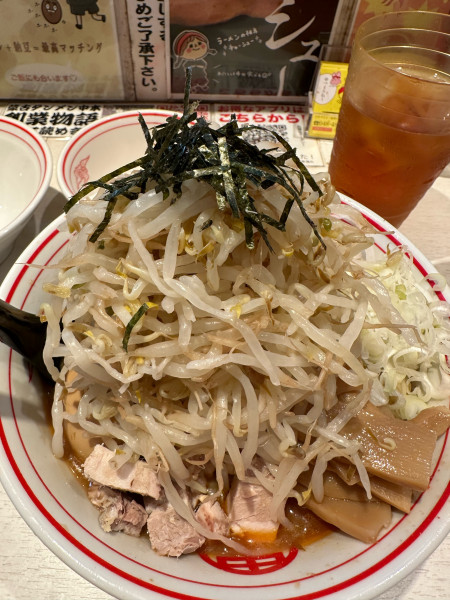「冷し麺にんにく味噌+辛マヨ+もやし」@蒙古タンメン 中本 新宿店の写真