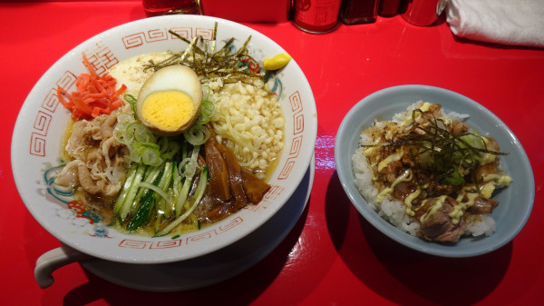 「ニボコン冷やし中華（1000円）＋マヨチャーめし（300円）」@マルフル食堂 市役所通り店の写真