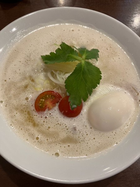 「鶏白湯味玉　1030円」@ラーメン親希の写真