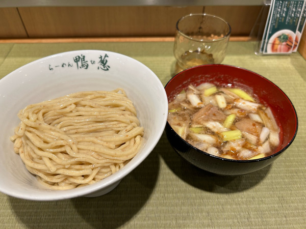 「鴨汁つけそば」@らーめん 鴨to葱 イイトルミネ新宿店の写真