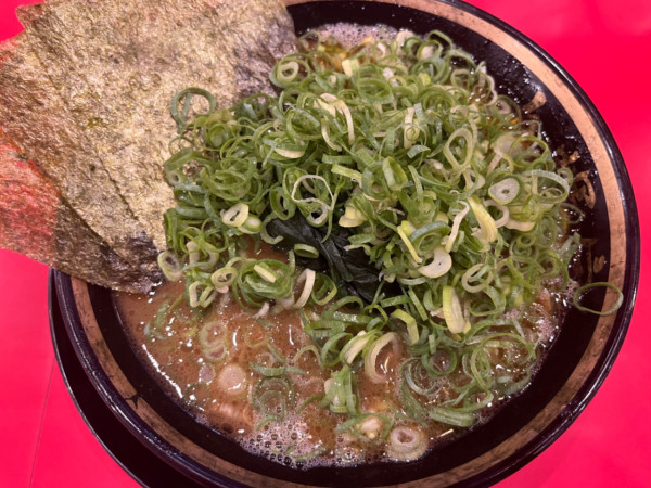 「ラーメン(並)850円＋九条ネギ200円」@横浜家系ラーメン 大輝家の写真
