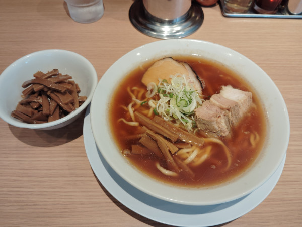 「中華そば　　　950円         メンマ　　150円」@中華そば やなぎやの写真