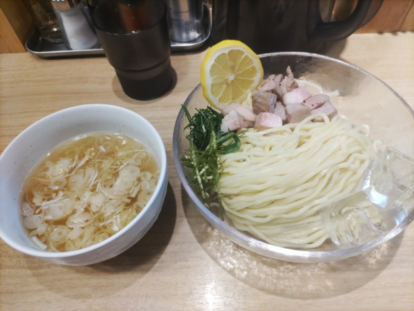 「貝出汁冷やしつけ麺(300g)」@鶏に恋した日 寺田町店の写真