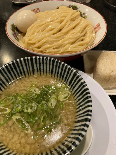 「美ら島あぐ〜の背脂つけ麺¥800、味玉¥100、だしおにぎり」@麺匠 至誠の写真