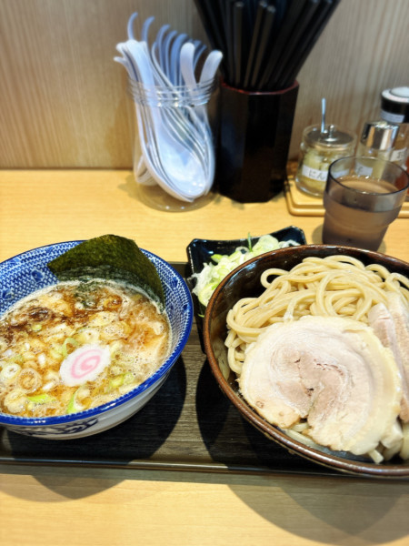 「つけ麺中盛、半チャーシュー、煮卵、ネギ」@くり山の写真