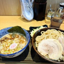 つけ麺中盛、半チャーシュー、煮卵、ネギ