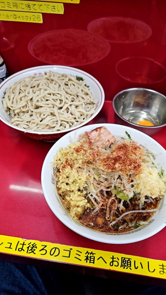 「大つけ麺＋生卵＋生姜」@ラーメン二郎 越谷店の写真