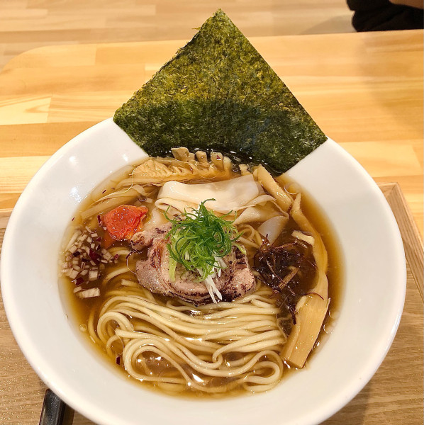 「【限定】　冷やし海老ワンタン醤油ラーメン980円」@らーめん 心麦の写真