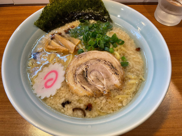 「焦しネギ醤油ラーメン　背脂トッピング」@麺処 七転八起の写真