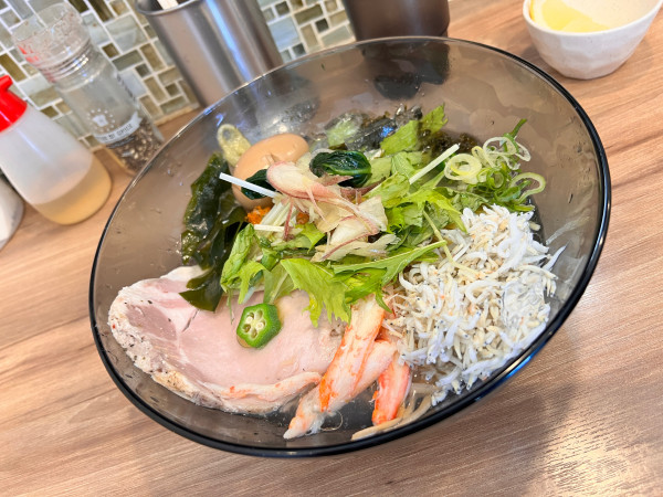 「【限定】カニとしらすの冷製塩そば」@はつがい商店の写真