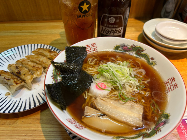 「昭和の中華そば649円+餃子(オープン記念価格5個)110円」@大衆食堂 てんぐ大ホール 川越クレアモール店の写真