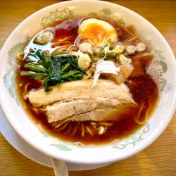 醤油ラーメン(900¥)
