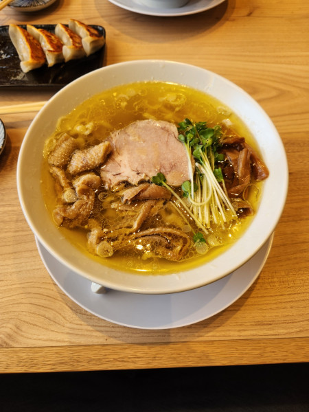 「塩中華そば」@手打 親鶏中華そば綾川 大成店の写真